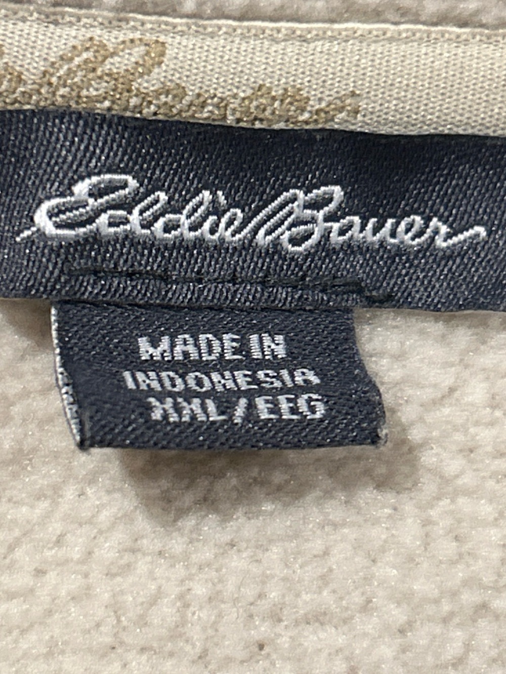 Men's Accessory - Label Close-up - Picture 6 of 7